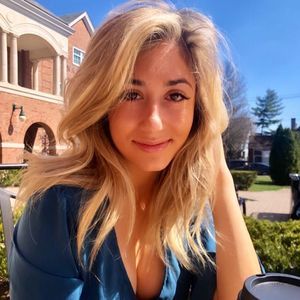 Meet your Posher, Daniella